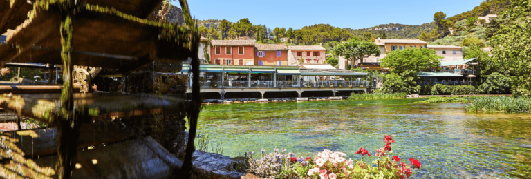Fontaine-de-Vaucluse, village de Provence
