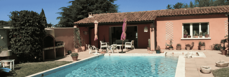 LS1-293 - PASCO : jolie villa de charme à Robion avec vue sur le Luberon