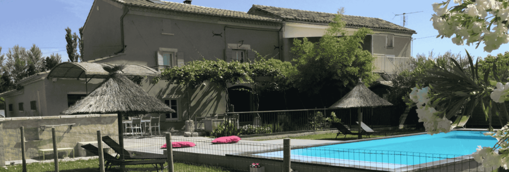 LS6-255 - COUMTADOU : Très jolie location vacances avec piscine dans le village de Barbentane