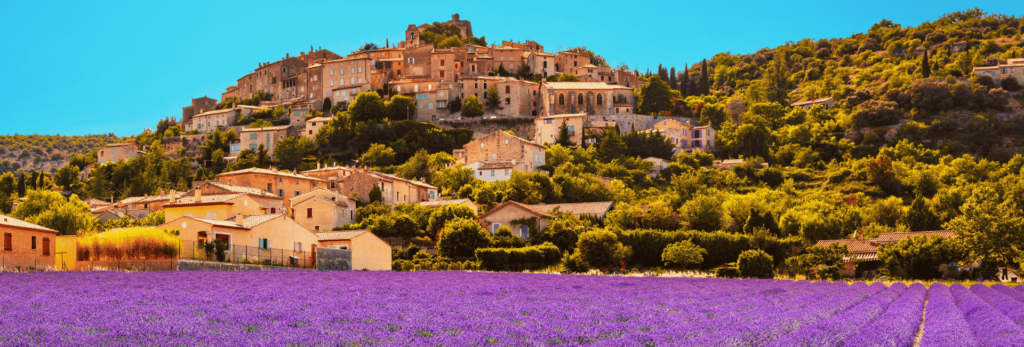 Évadez-vous en Provence ! Découvrez des circuits uniques entre villages, nature et patrimoine pour un grand bol d'air et de dépaysement garanti.