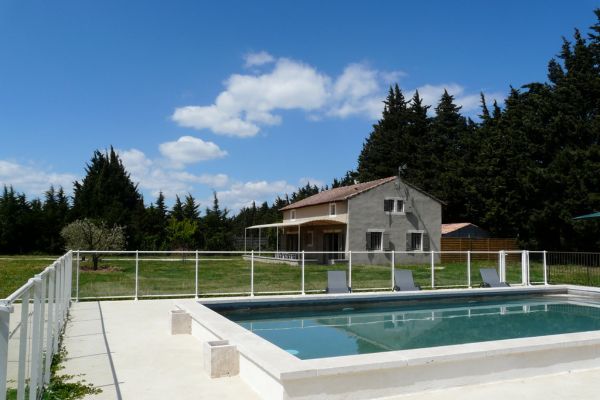 location vacances avec grand jardin en provence