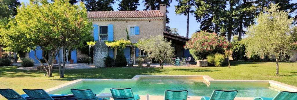 gîte en provence avec piscine