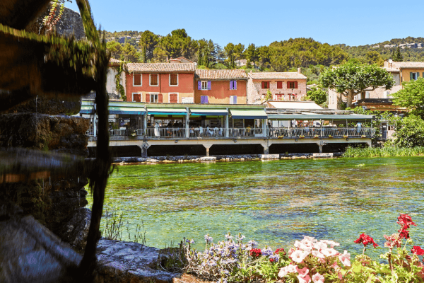 Fontaine-de-Vaucluse, village de Provence