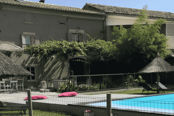 LS6-255 - COUMTADOU : Très jolie location vacances avec piscine dans le village de Barbentane