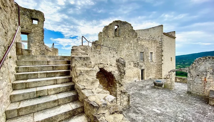 Le-chateau-de-Lacoste