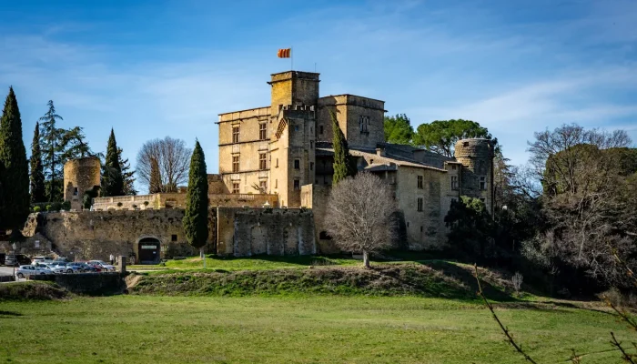 Le-chateau-de-Lourmarin