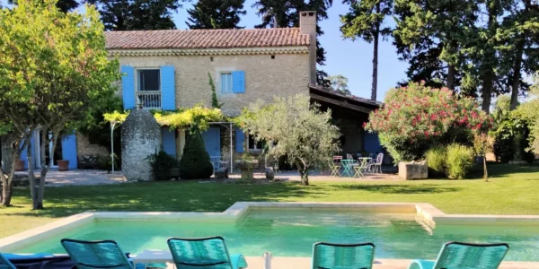 gîte en provence avec piscine