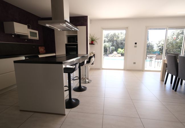 Villa in Aureille - Vacation rental house with pool AUREILLE LS1-300 Villa in Aureille - Vacation rental house with pool AUREILLE LS1-300