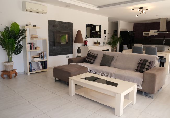 Villa in Aureille - Vacation rental house with pool AUREILLE LS1-300 Villa in Aureille - Vacation rental house with pool AUREILLE LS1-300
