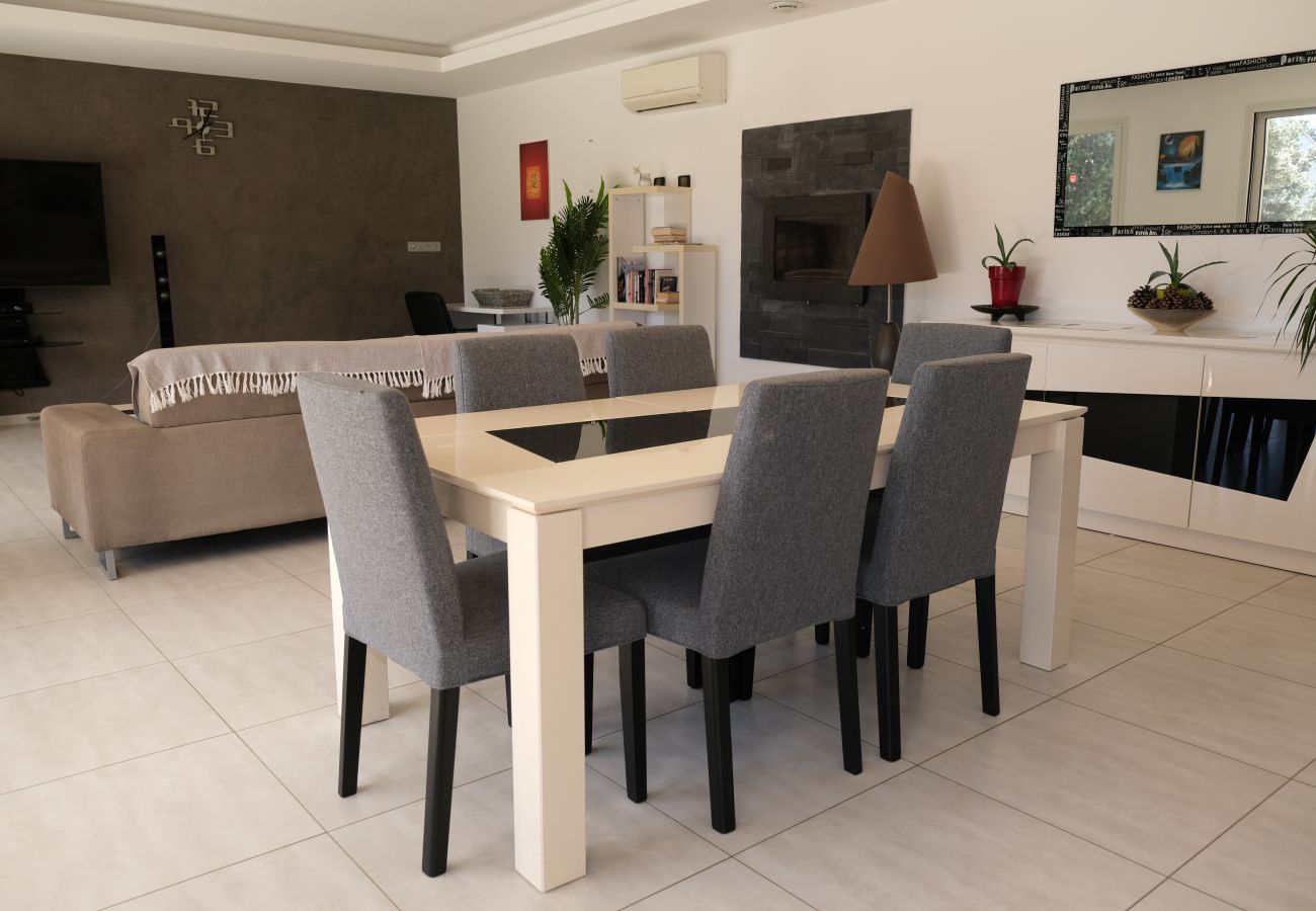 Villa in Aureille - Vacation rental house with pool AUREILLE LS1-300