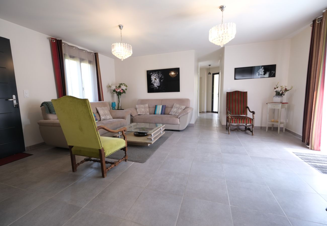 Holiday rental L'ISLE-SUR-LA-SORGUE house for rent living room