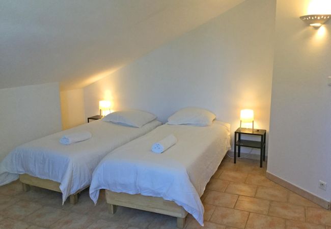 House in Cavaillon - Vacation rental house pool LES VIGNERES LS2-338 House in Cavaillon - Vacation rental house pool LES VIGNERES LS2-338