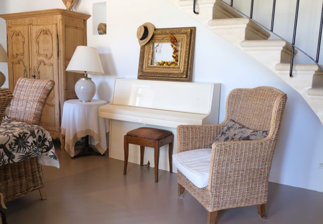 Villa in Cavaillon - Vacation rental farm with pool TAILLADES LS2-11 Villa in Cavaillon - Vacation rental farm with pool TAILLADES LS2-11