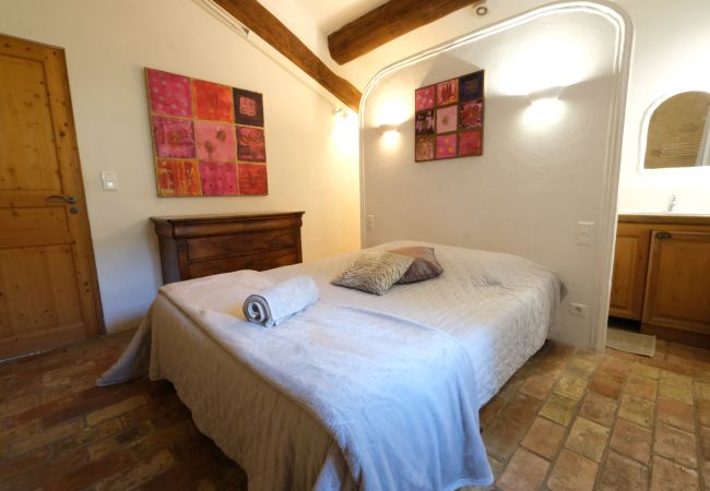 Villa in Cavaillon - Vacation rental farm with pool TAILLADES LS2-11 Villa in Cavaillon - Vacation rental farm with pool TAILLADES LS2-11