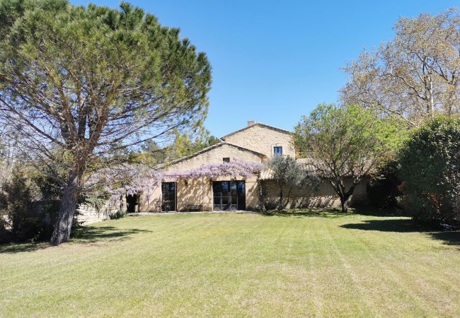 Villa in Cavaillon - Vacation rental farm with pool TAILLADES LS2-11 Villa in Cavaillon - Vacation rental farm with pool TAILLADES LS2-11