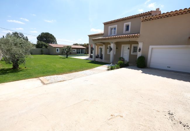 Villa in Aureille - Vacation rental house with pool AUREILLE LS1-401 Villa in Aureille - Vacation rental house with pool AUREILLE LS1-401