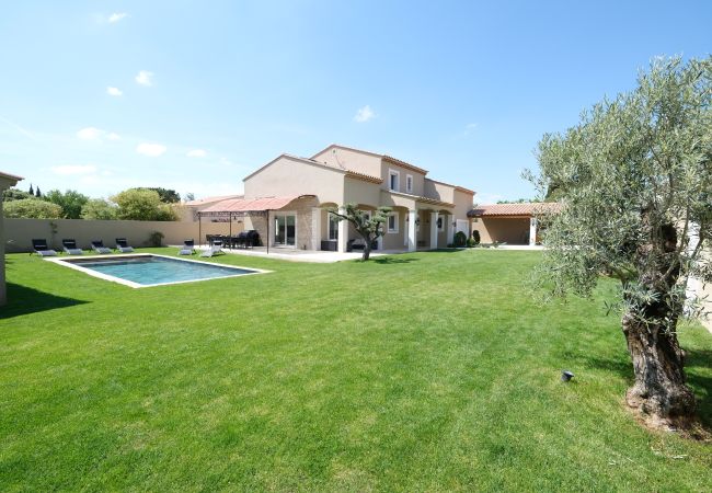 Villa in Aureille - Vacation rental house with pool AUREILLE LS1-401 Villa in Aureille - Vacation rental house with pool AUREILLE LS1-401