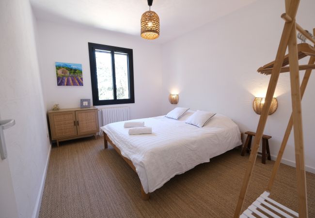 Villa in Lagnes - Vacation rental house with pool LAGNES LS2-411 Villa in Lagnes - Vacation rental house with pool LAGNES LS2-411