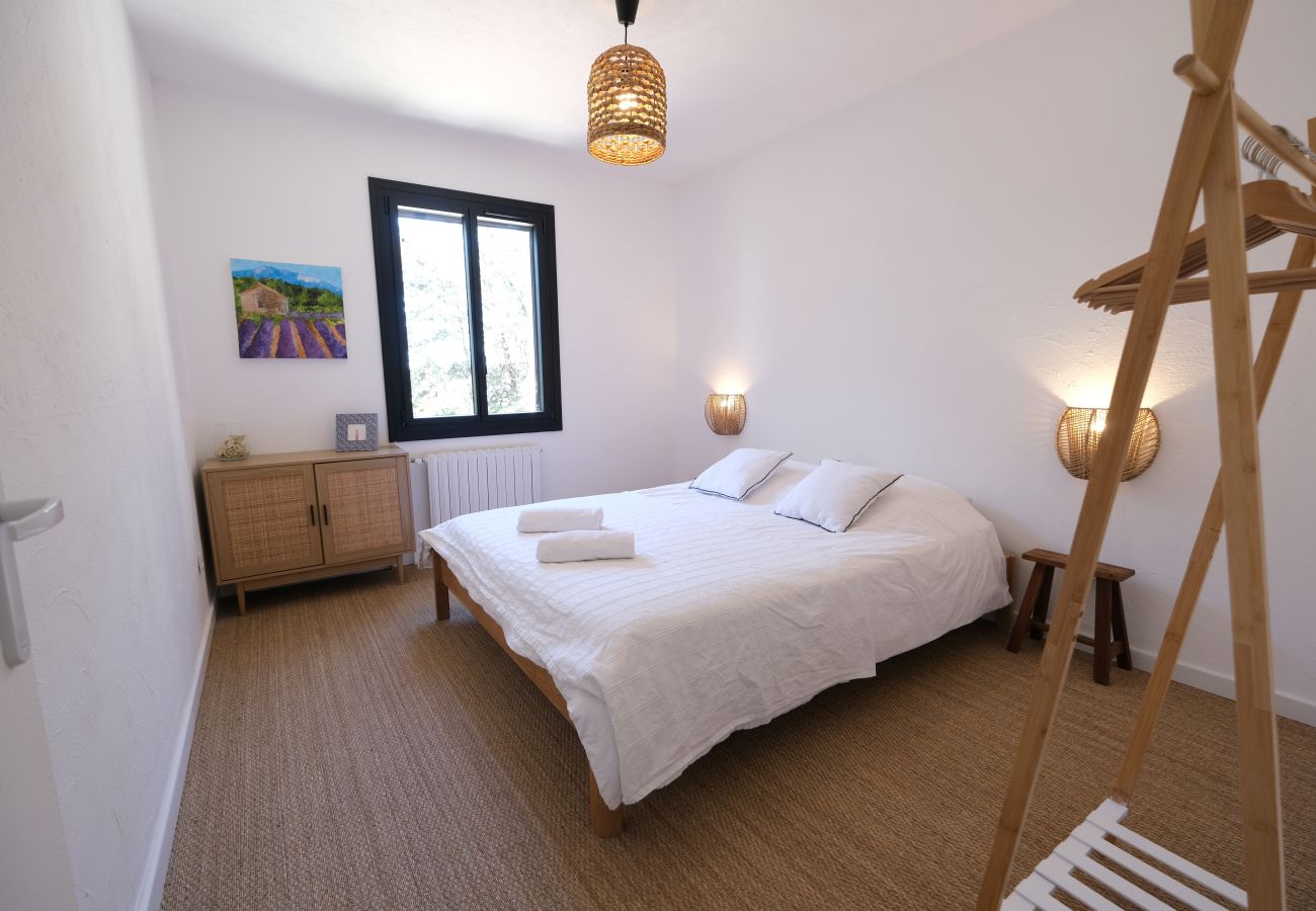 Villa in Lagnes - Vacation rental house with pool LAGNES LS2-411