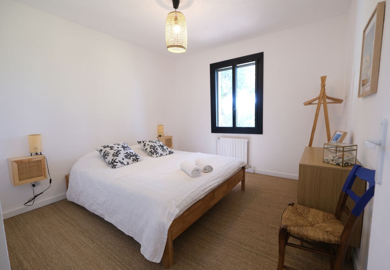 Villa in Lagnes - Vacation rental house with pool LAGNES LS2-411