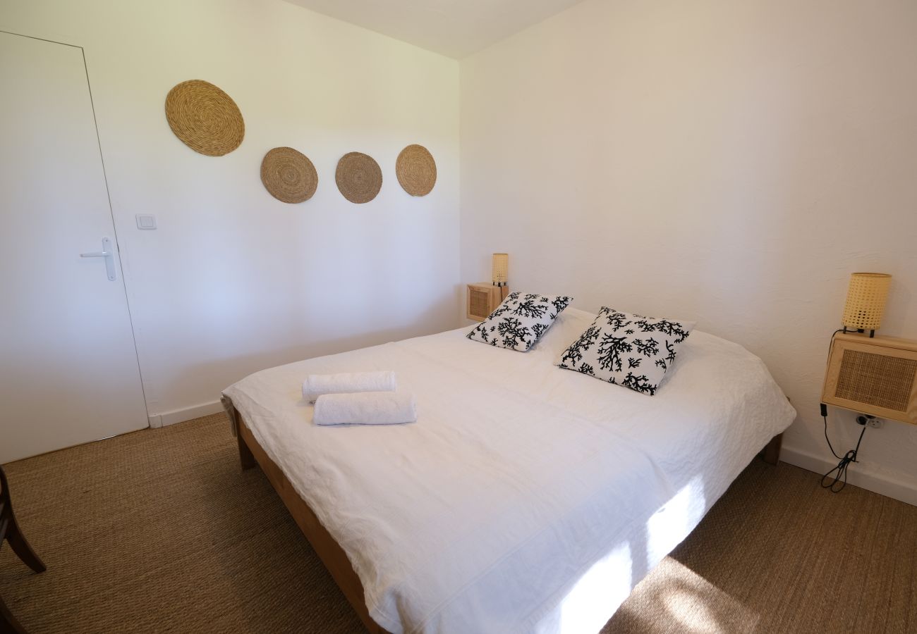 Villa in Lagnes - Vacation rental house with pool LAGNES LS2-411