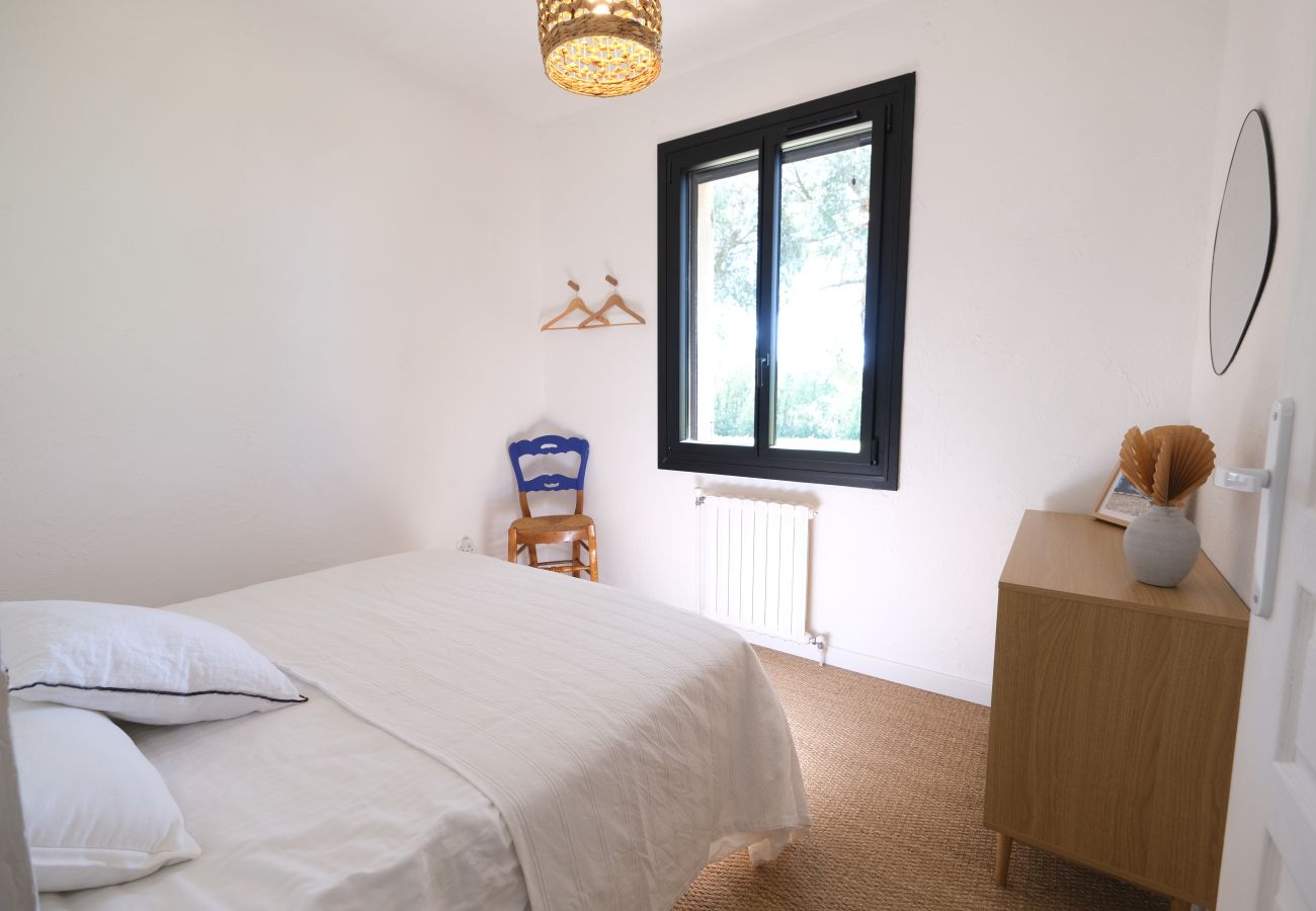 Villa in Lagnes - Vacation rental house with pool LAGNES LS2-411