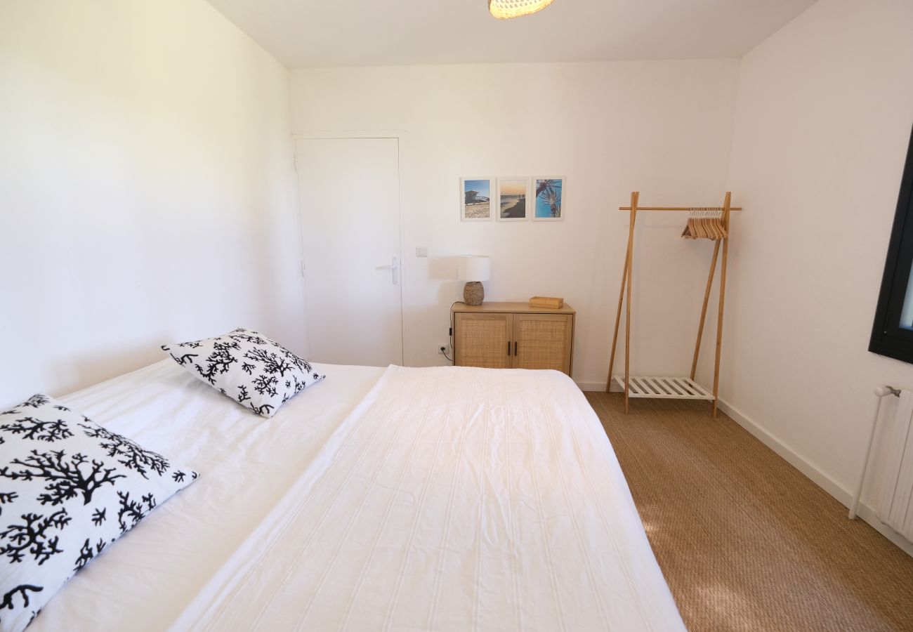 Villa in Lagnes - Vacation rental house with pool LAGNES LS2-411