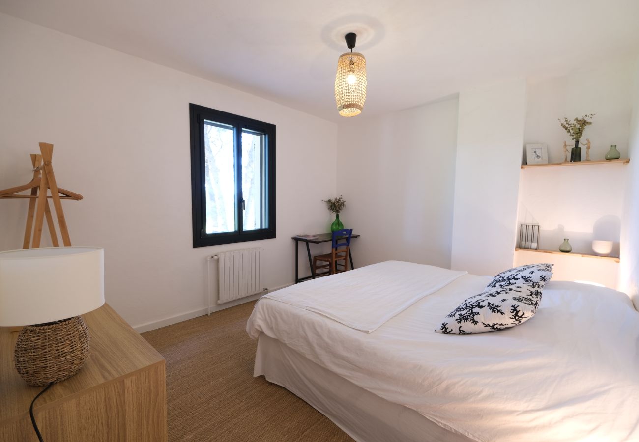 Villa in Lagnes - Vacation rental house with pool LAGNES LS2-411