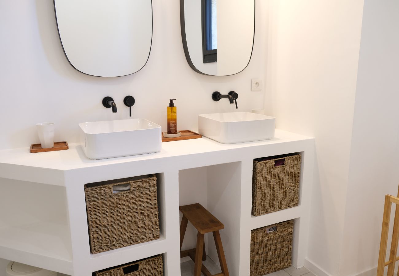Villa in Lagnes - Vacation rental house with pool LAGNES LS2-411