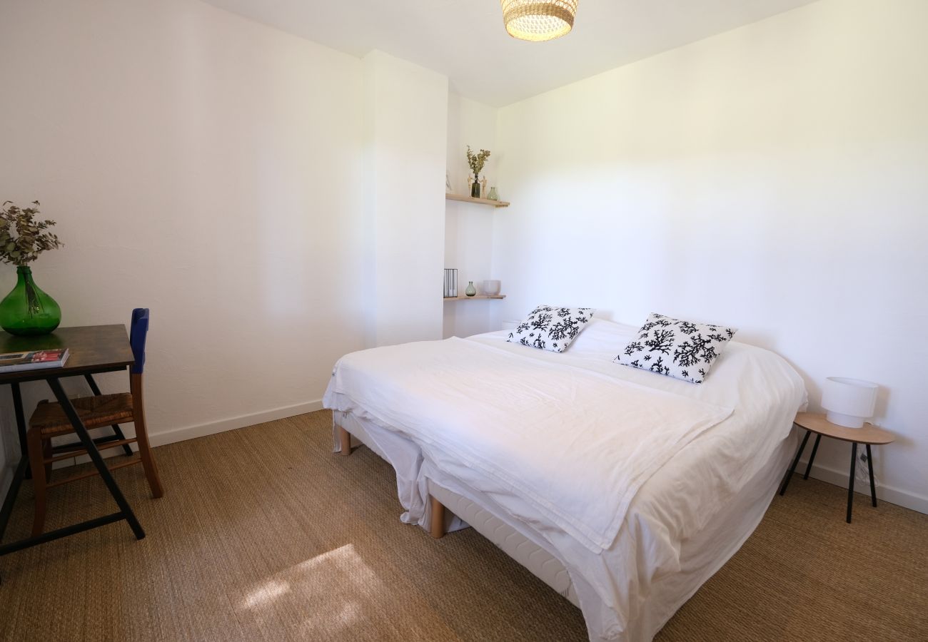 Villa in Lagnes - Vacation rental house with pool LAGNES LS2-411