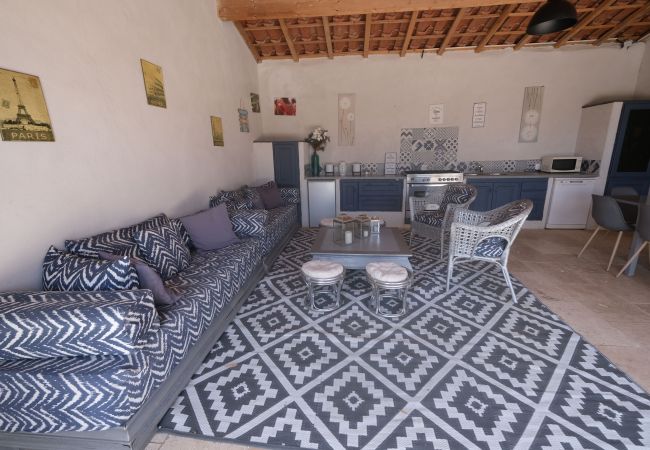 Villa in Arles - Vacation rental house with pool ARLES LS3-432 Villa in Arles - Vacation rental house with pool ARLES LS3-432