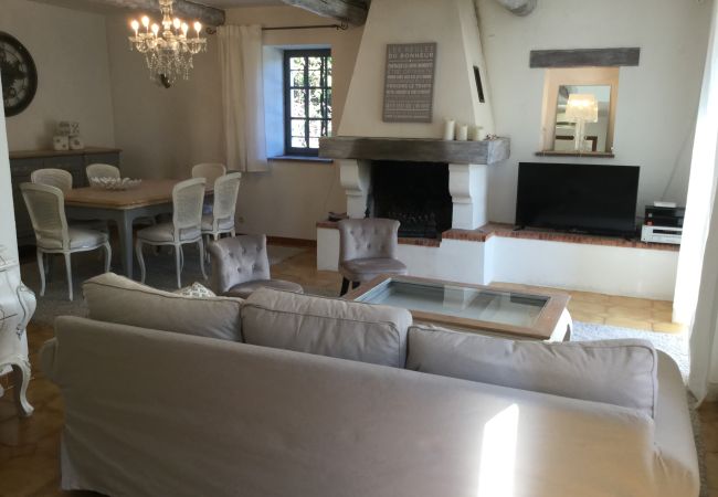 House in Sénas -  Vacation rental house with pool SENAS LS1-316 House in Sénas -  Vacation rental house with pool SENAS LS1-316