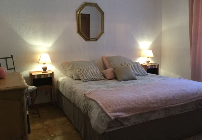 House in Sénas -  Vacation rental house with pool SENAS LS1-316 House in Sénas -  Vacation rental house with pool SENAS LS1-316