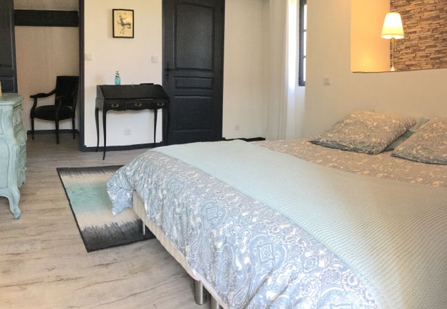 House in Sénas -  Vacation rental house with pool SENAS LS1-316 House in Sénas -  Vacation rental house with pool SENAS LS1-316