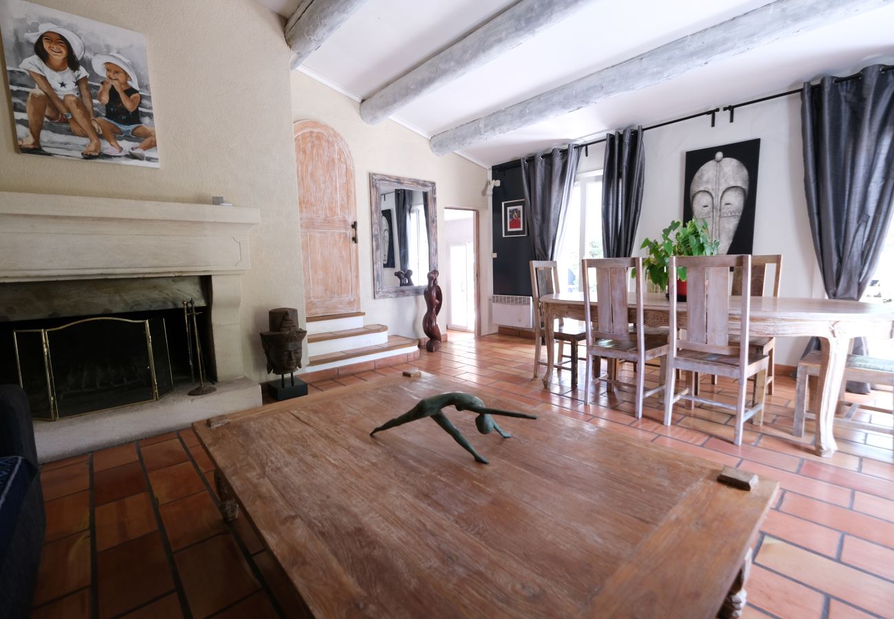AUREILLE vacation rental villa for rent living room