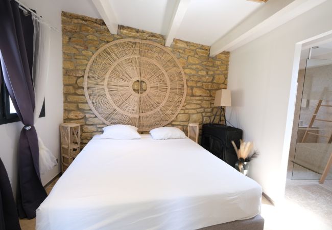 Villa in Saint-Chamas - Holiday rental with pool SAINT CHAMAS LS7-440. Villa in Saint-Chamas - Holiday rental with pool SAINT CHAMAS LS7-440.