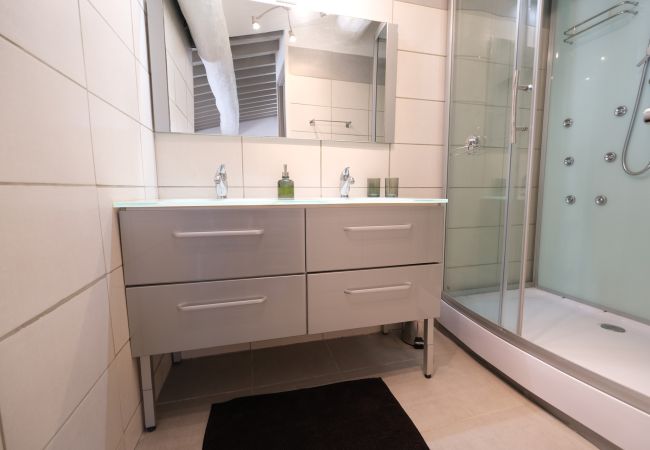 Villa in Saint-Chamas - Holiday rental with pool SAINT CHAMAS LS7-440. Villa in Saint-Chamas - Holiday rental with pool SAINT CHAMAS LS7-440.
