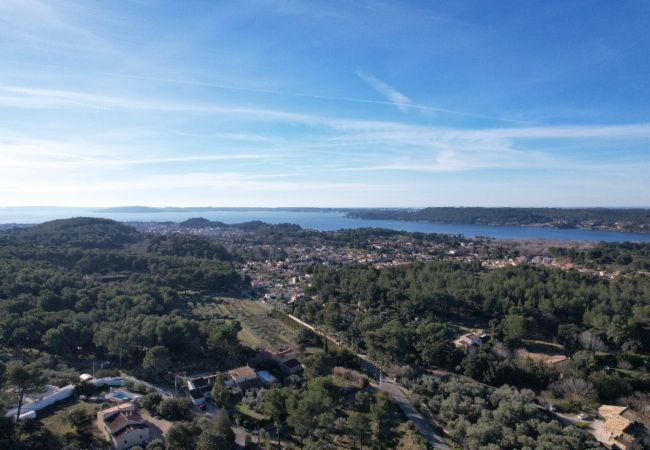 Villa in Saint-Chamas - Holiday rental with pool SAINT CHAMAS LS7-440. Villa in Saint-Chamas - Holiday rental with pool SAINT CHAMAS LS7-440.