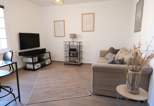 Villa in Saint-Chamas - Holiday rental with pool SAINT CHAMAS LS7-440. Villa in Saint-Chamas - Holiday rental with pool SAINT CHAMAS LS7-440.