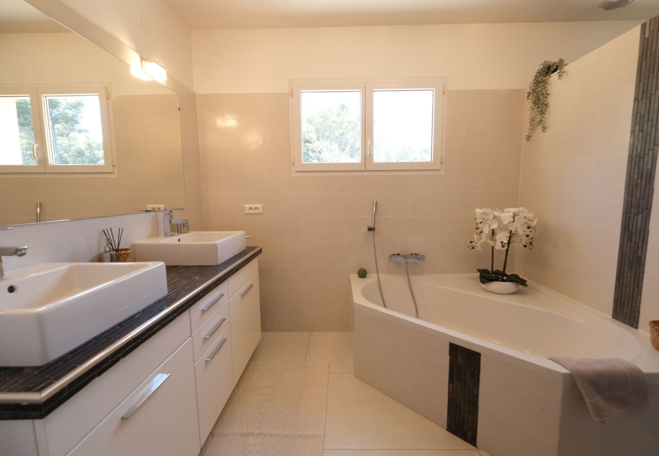 Villa in Saint-Chamas - Holiday rental with pool SAINT CHAMAS LS7-440.