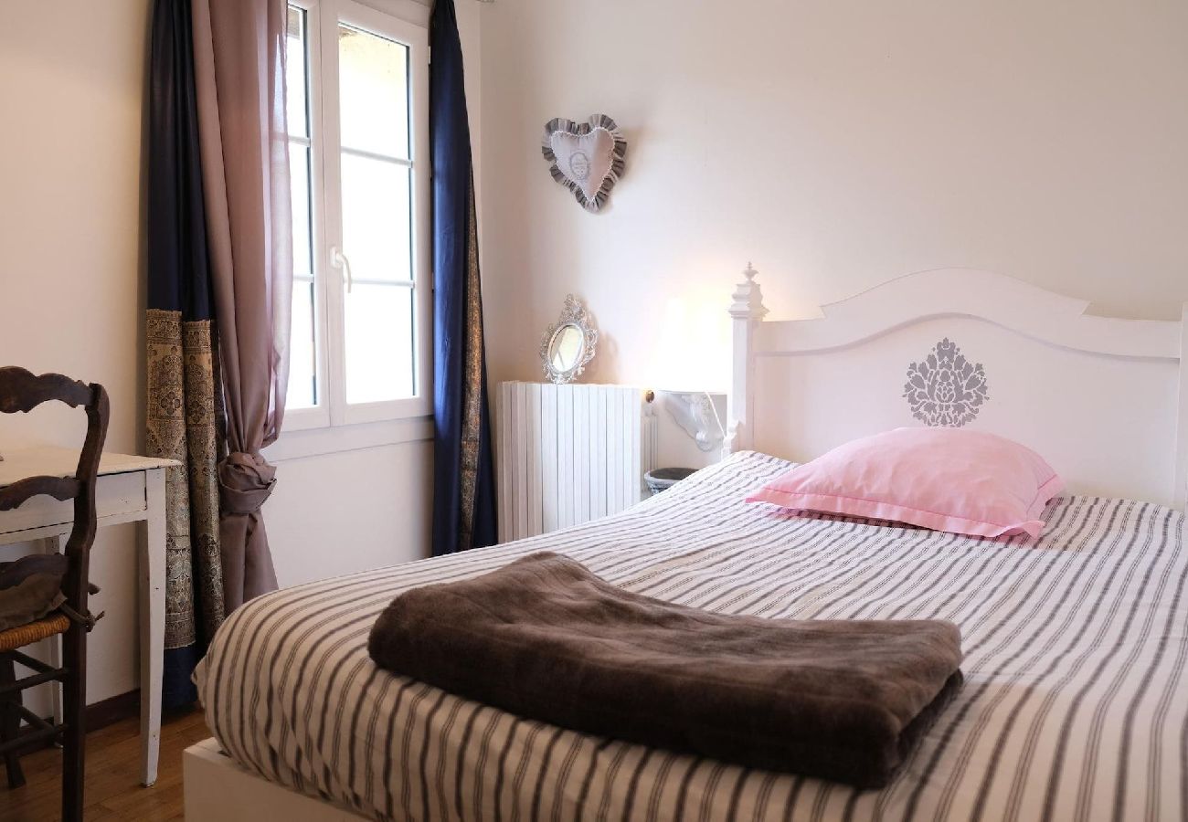Villa in Le Beaucet - Vacation rental house with pool ALTHEN LES PALUDS  LS6-71