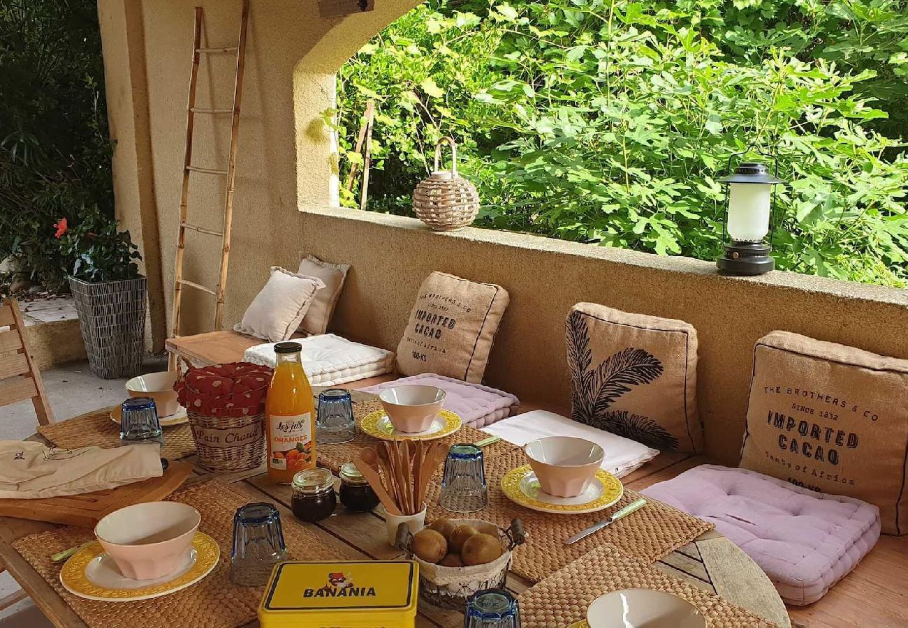 Villa in Le Beaucet - Vacation rental house with pool ALTHEN LES PALUDS  LS6-71