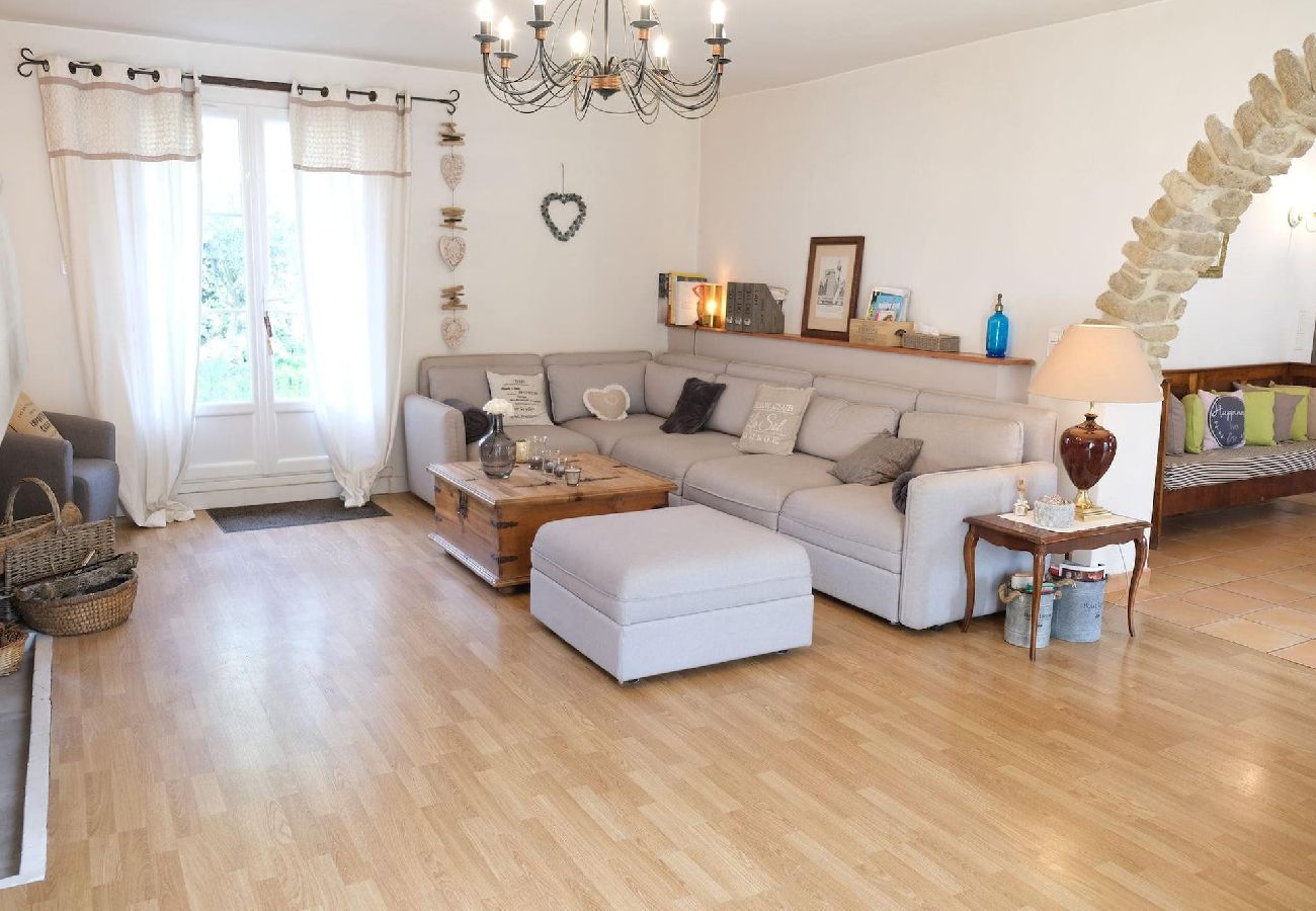 Villa in Le Beaucet - Vacation rental house with pool ALTHEN LES PALUDS  LS6-71
