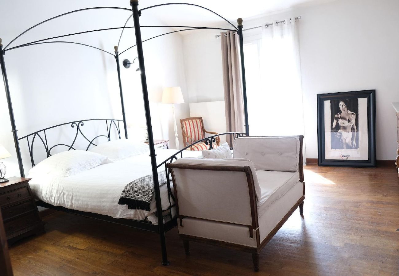Villa in Le Beaucet - Vacation rental house with pool ALTHEN LES PALUDS  LS6-71