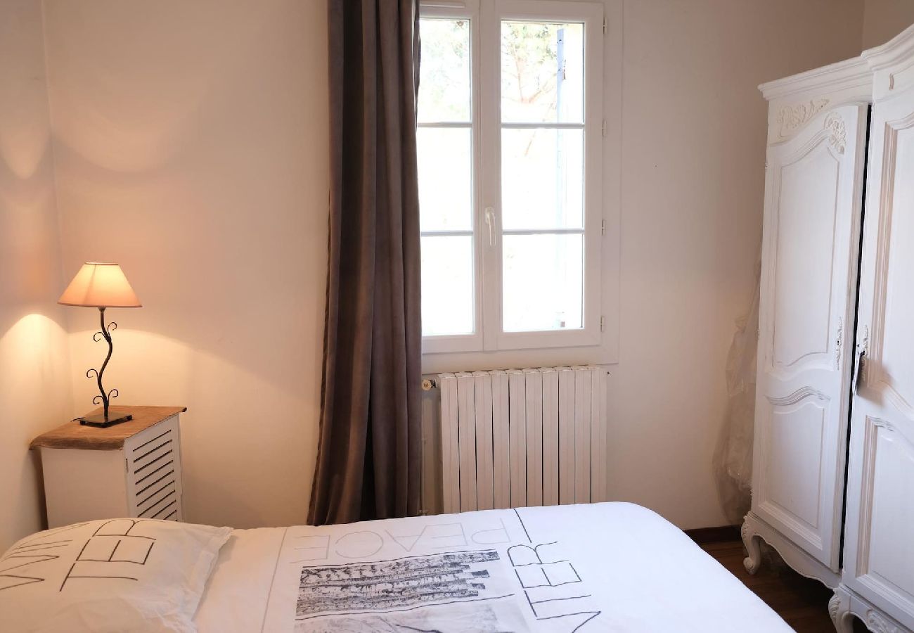 Villa in Le Beaucet - Vacation rental house with pool ALTHEN LES PALUDS  LS6-71