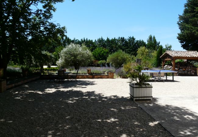 Villa in Cavaillon - Vacation rental farm with pool LES VIGNERES LS2-17 Villa in Cavaillon - Vacation rental farm with pool LES VIGNERES LS2-17