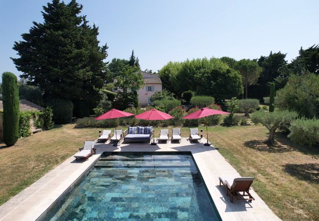 Villa in Cavaillon - Vacation rental farm with pool LES VIGNERES LS2-17 Villa in Cavaillon - Vacation rental farm with pool LES VIGNERES LS2-17