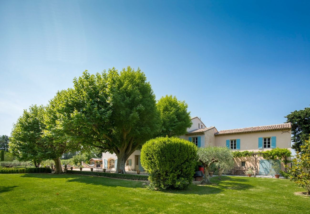Villa in Cavaillon - Vacation rental farm with pool LES VIGNERES LS2-17