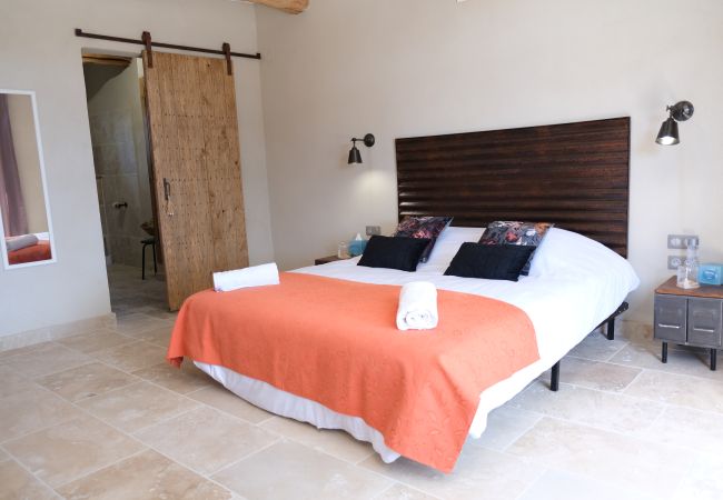 Villa in Lamanon - Vacation rental house with pool LAMANON LS1-443 Villa in Lamanon - Vacation rental house with pool LAMANON LS1-443