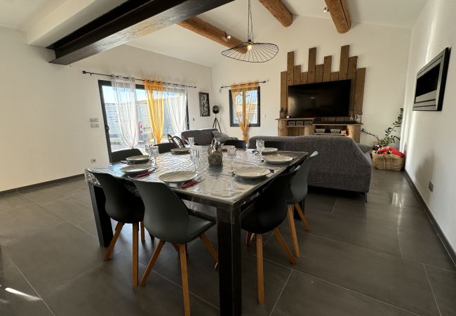 Villa in Beaucaire - vacation rental with pool Beaucaire LS3-450 Villa in Beaucaire - vacation rental with pool Beaucaire LS3-450